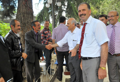 ak-parti-kahvalti5.20110615134207.jpg