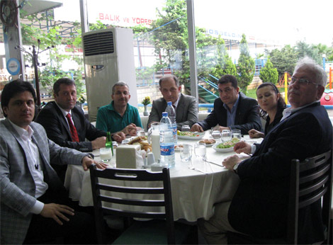 ak-parti-yemek2.20110615162742.jpg