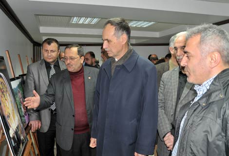 akcaabat-gazeteciler-cemiyeti’nin-organize-ettigi-karma-fotograf-sergisi-akcaabat’ta-acildi..20130413131649.jpg