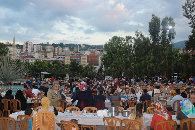 akcaabat-sahil-park-iftar1.jpg