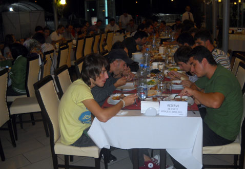 akgencler_iftar.jpg