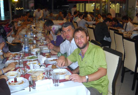 akgencler_iftar1.jpg