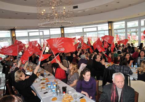 chp-kadin-kollari-yemek1.jpg