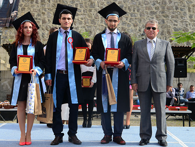 karadeniz-teknik-universitesi-trabzon-meslek-yuksek-okulunda-mezuniyet-toreni-duzenlendi.1.jpg