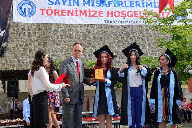 karadeniz-teknik-universitesi-trabzon-meslek-yuksek-okulunda-mezuniyet-toreni-duzenlendi1.-001.jpg