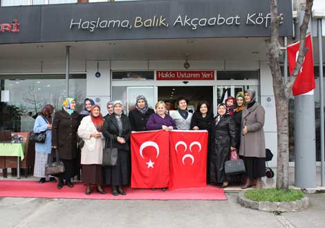 mhp-kadin-kollari-yemek2.jpg