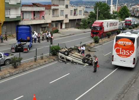 trabzon’un-akcaabat-ilcesinde-meydana-gelen-trafik-kazasinda-4-kisi-yaralandi.3.20130610181259.jpg